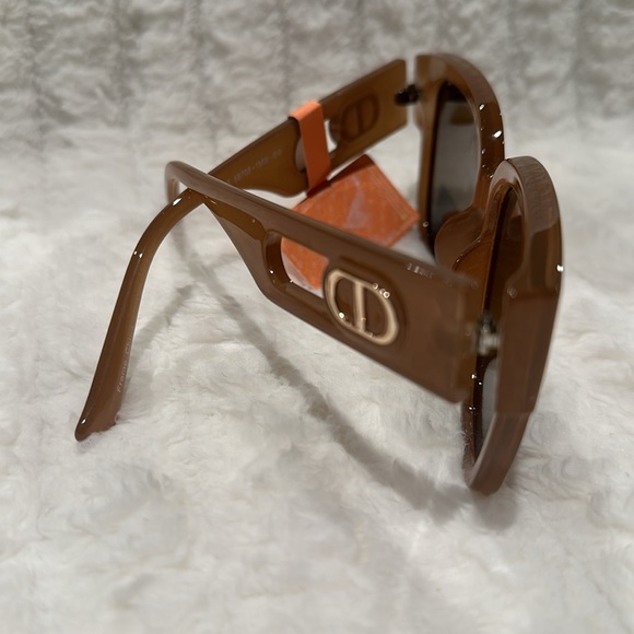 NWT Golden Hour 100% UV Protection Tan Sun Glasses with Goldtone embellished. - Picture 6 of 6